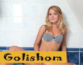 Она любит позировать в ванной