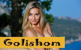 Шикарная блондинка на природе