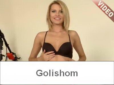 Голая девушка в студии - видео