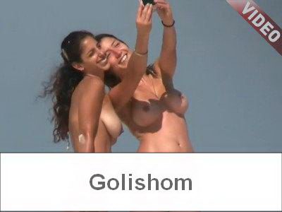 Голые девушки топлес на пляже видео