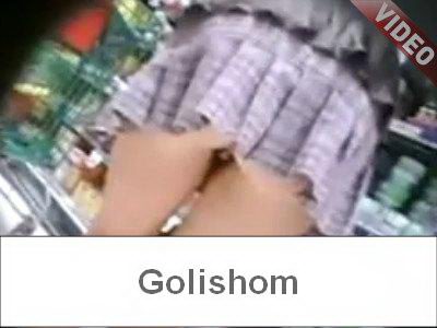 Под юбкой в супер-маркете видео