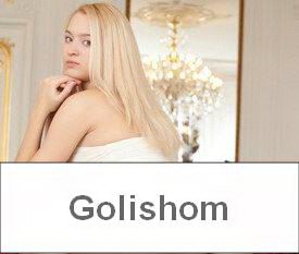 Красивая блондинка с закрытой пухлой писей позирует