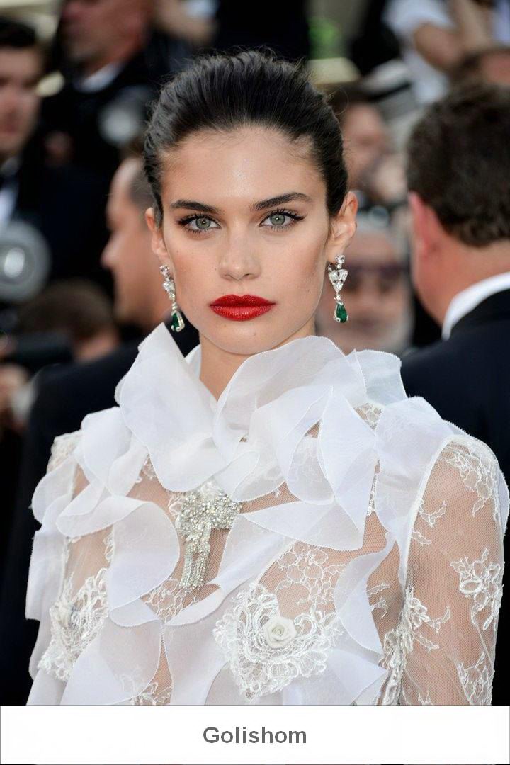 Сара Сампайо всех удивила на Каннском фестивале Сара Сампайо всех удивила на Каннском фестивале