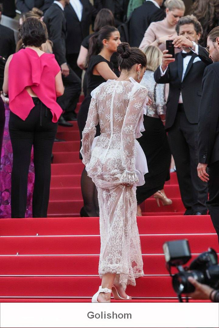 Сара Сампайо всех удивила на Каннском фестивале Сара Сампайо всех удивила на Каннском фестивале