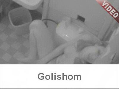 Телочка спалилась в ванной комнате видео