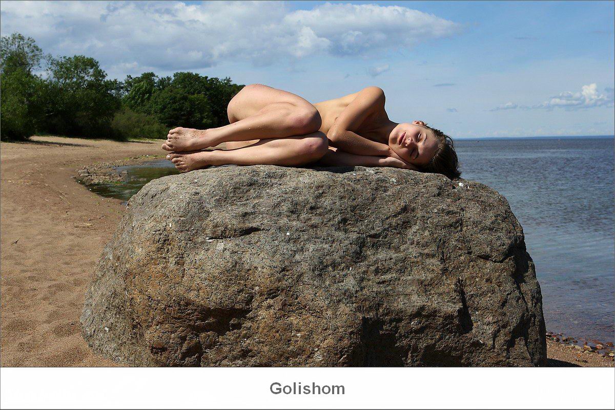 Русская нудистка Анютка Русская нудистка Анютка