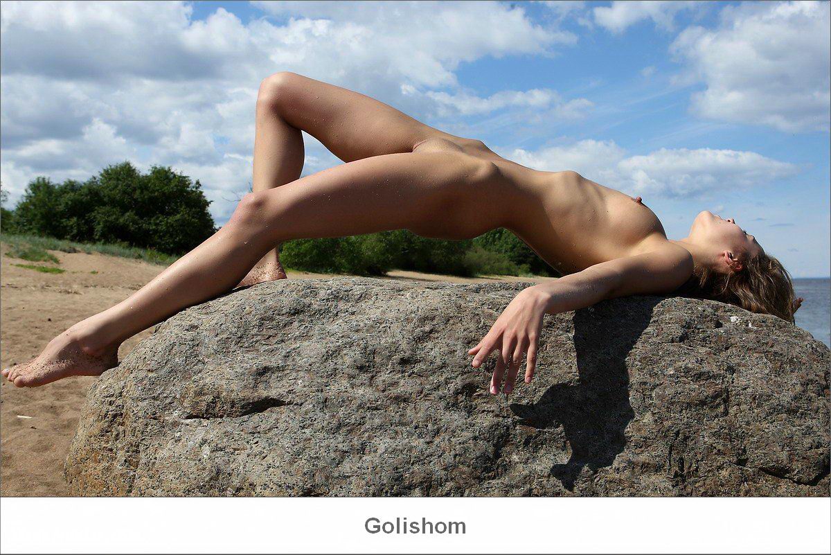 Русская нудистка Анютка Русская нудистка Анютка