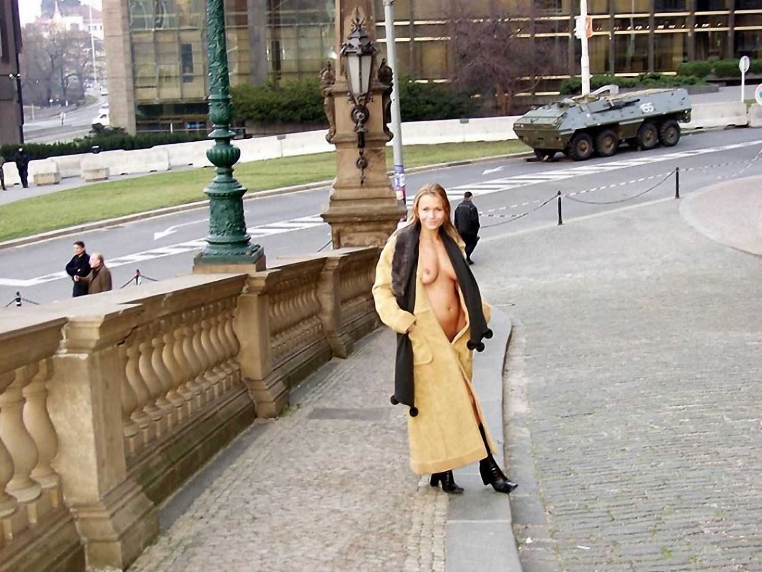 Голые девки на публике Голые девки на публике