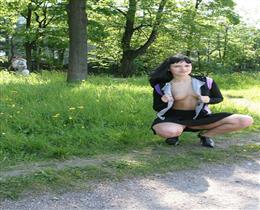 Девки показывают писи и сиски в общественных местах, на публике, на улице, в парке