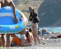 Голые девки отрываются на пляже