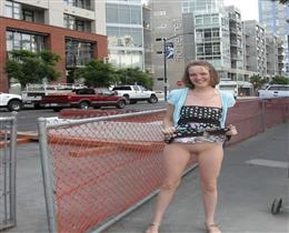 Под юбкой фото - девки гуляют без трусов под юбкой