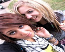 Юные девки голые снимают себя через зеркало