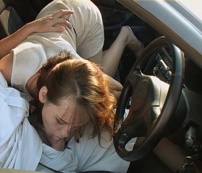 Фото по теме Юные девки в машине сосут члены своих парней Фото по теме Юные девки в машине сосут члены своих парней